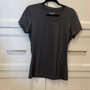 Under Armour Dark Gray Women's Short Sleeve Tee